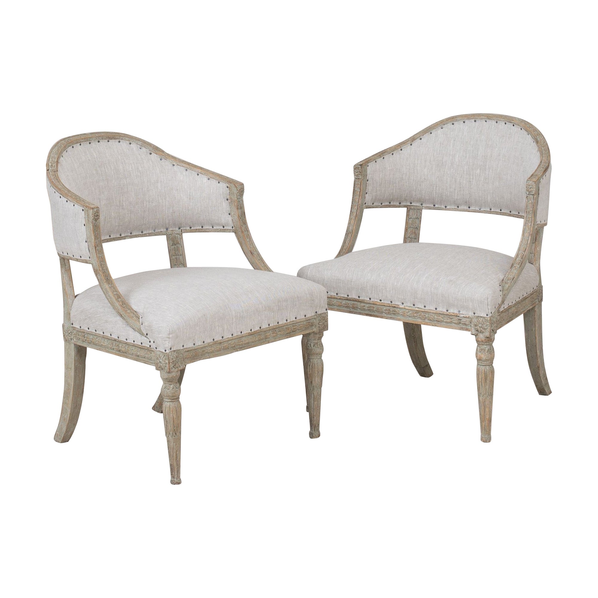 19th c. Pair of Swedish Gustavian Painted Barrel Back Armchairs For Sale