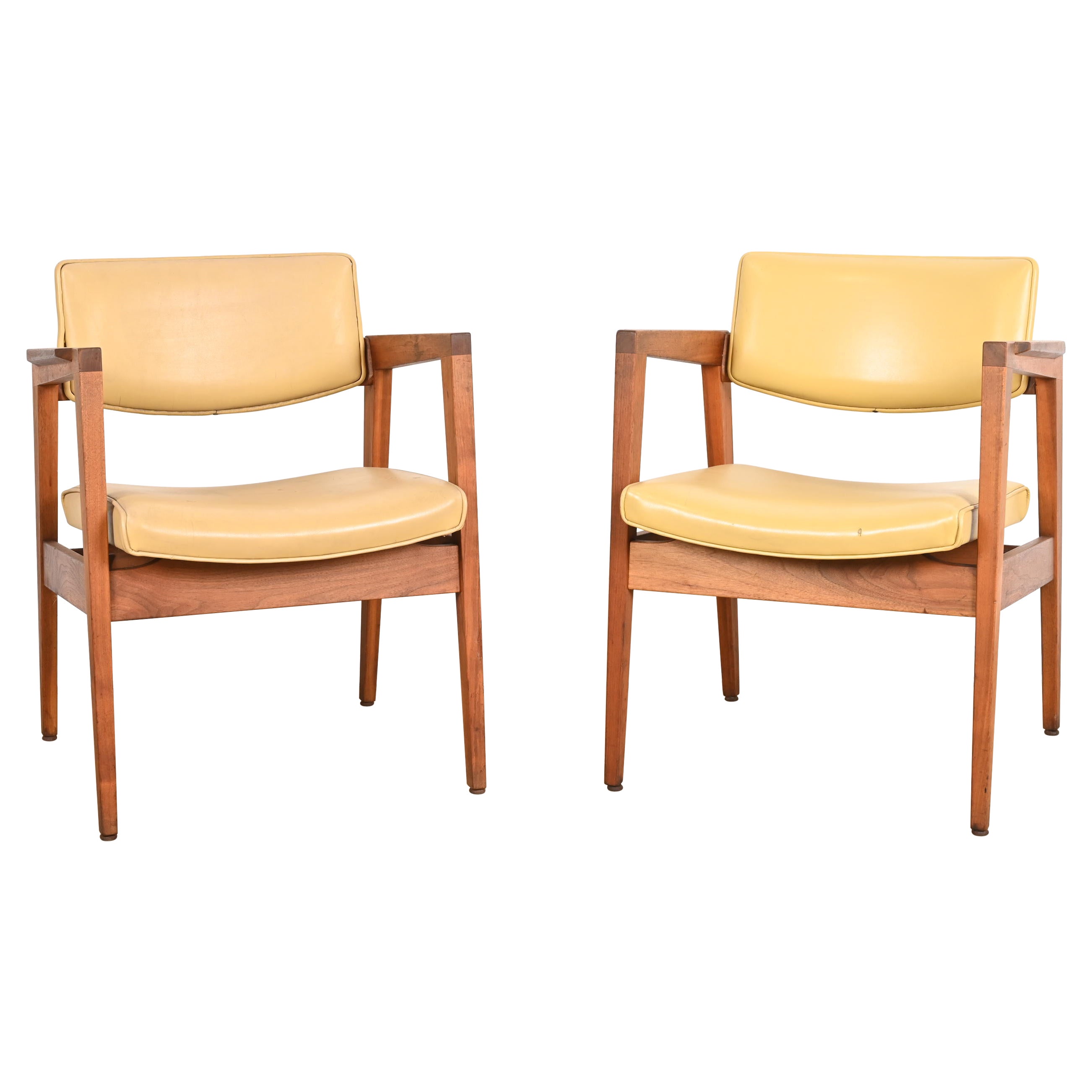 Jens Risom Style Mid-Century Modern Solid Walnut Lounge Chairs by Gunlocke, Pair For Sale