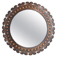 Grand miroir rond en cuir embossé à la main, style néo-espagnol espagnol, années 1960