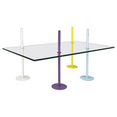 Table basse rectangulaire moderne italienne en verre et tiges métalliques colorées, années 1980