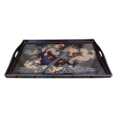 Ancien plateau chinois en laque avec dragons