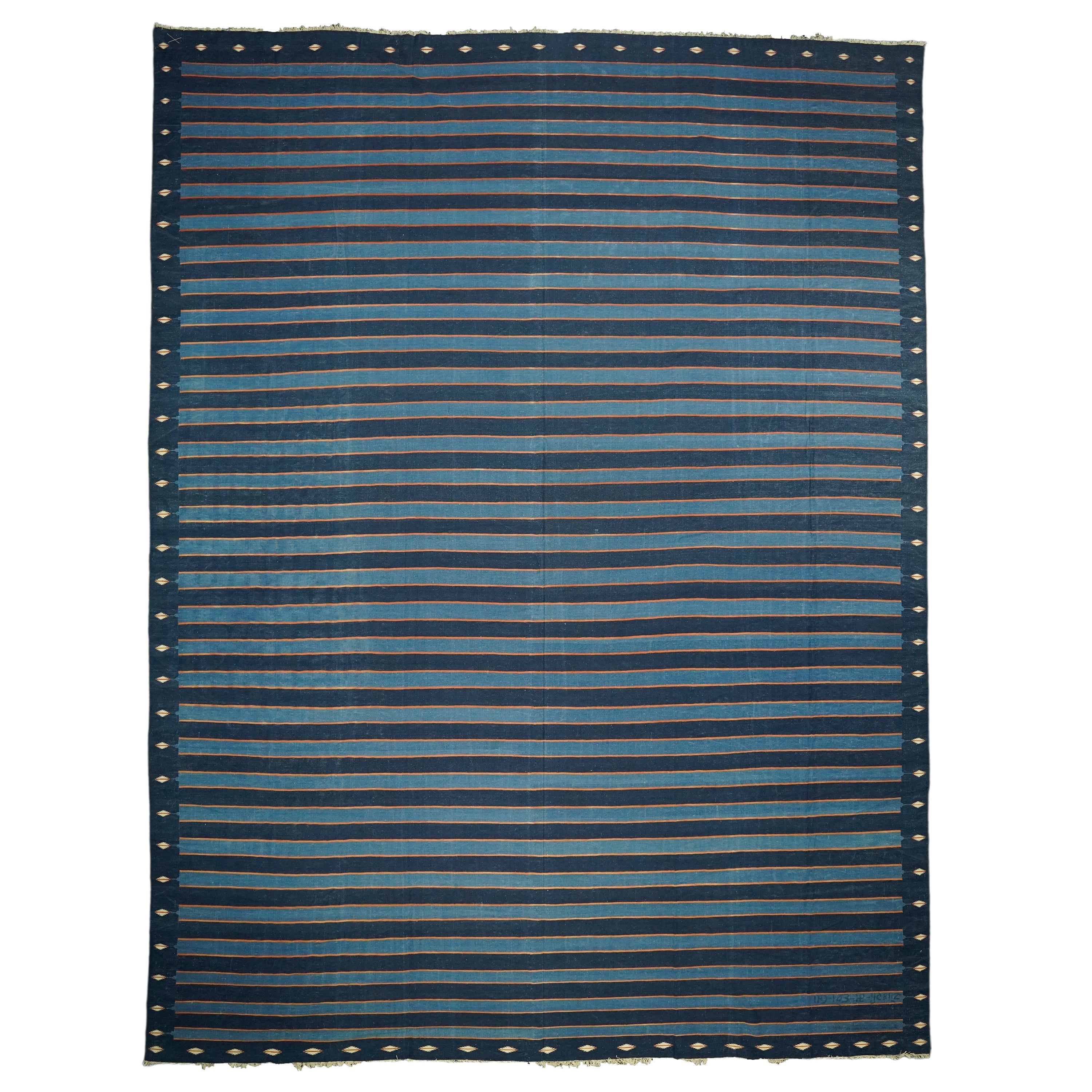 Vintage Dhurrie Vintage-Teppich mit blauen Streifen und orangefarbenen Akzenten, von Rug & Kilim im Angebot