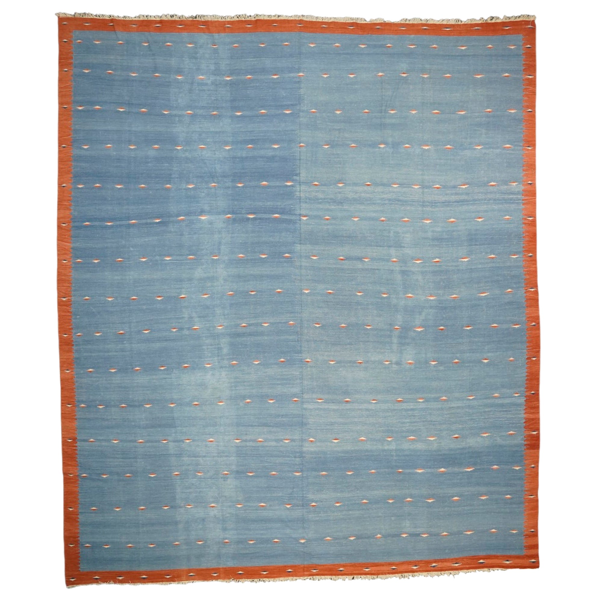 Tapis Dhurrie vintage bleu clair avec motifs géométriques, de Rug & Kilim en vente