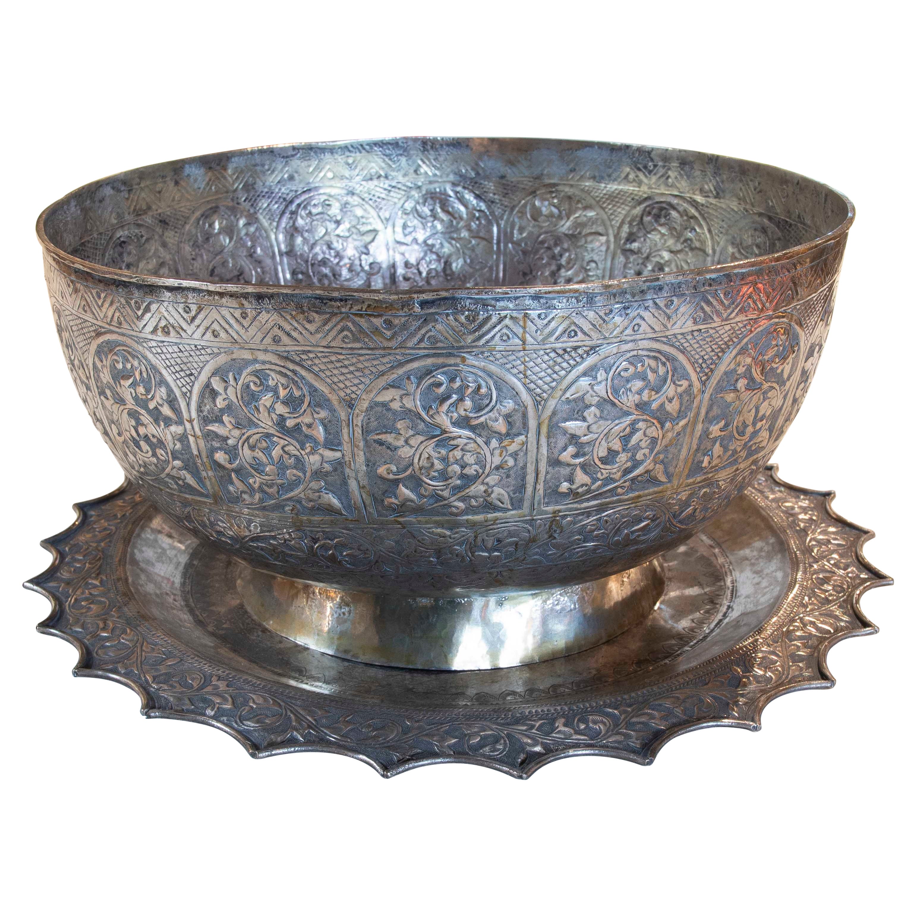 Set of Silver Tray with Bowl Decorated with Flowers and Geometric Decoration For Sale