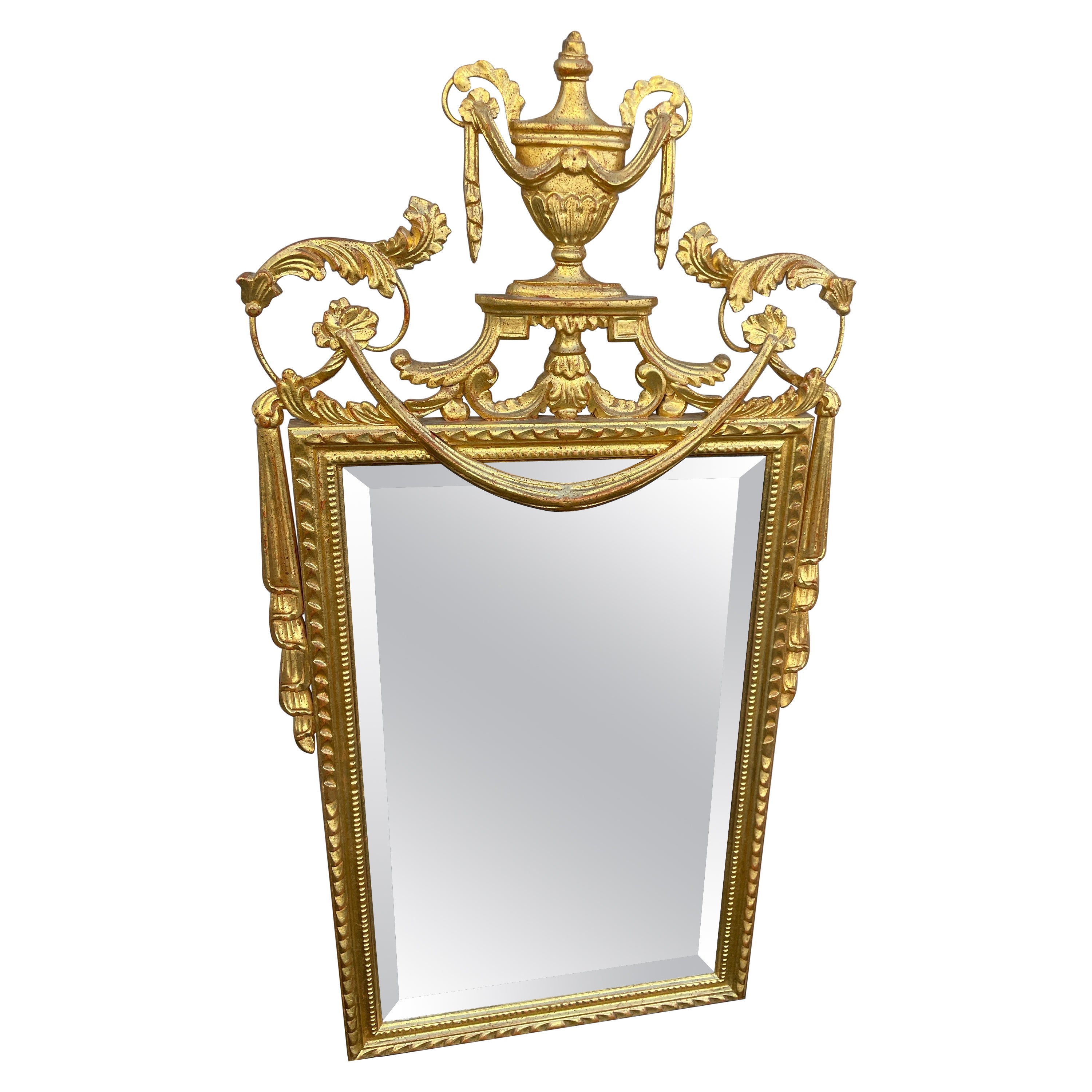 Vergoldeter Spiegel im neoklassizistischen Stil von La Barge im Angebot