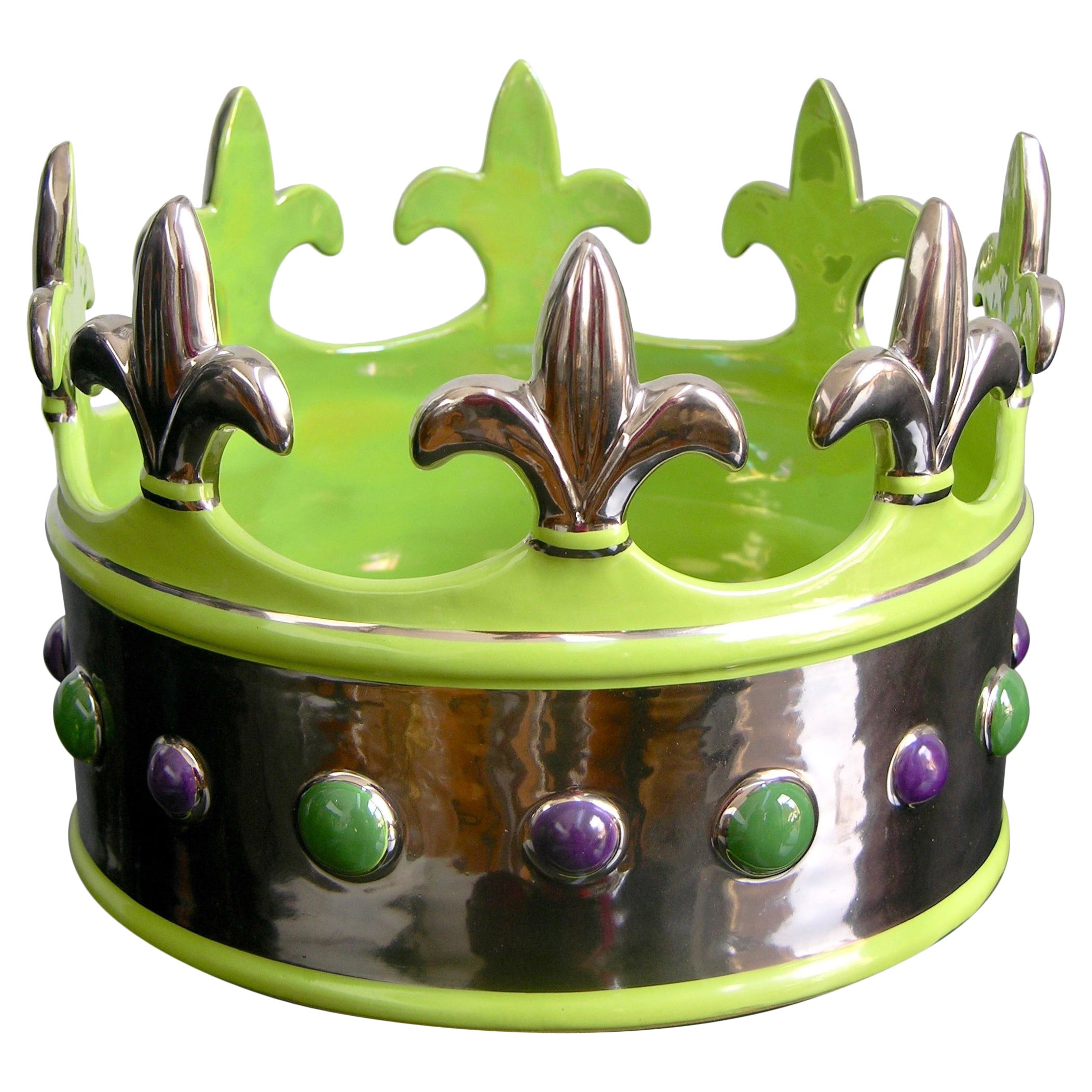  Contemporary Italian Apple Jade Green Majolica Crown Bowl with Platinum Accents (bol à couronne en majolique vert pomme et jade avec accents en platine) en vente