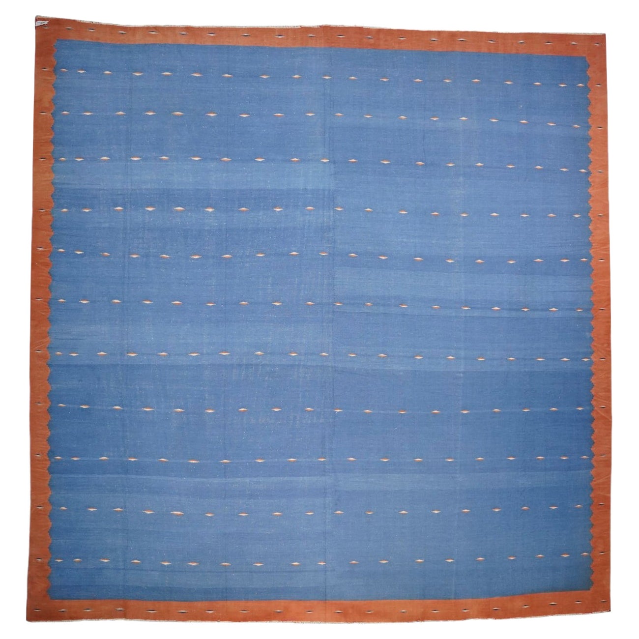 Alfombra Dhurrie Vintage Beige con Dibujo Geométrico Azul y Verde de Rug & Kilim en venta
