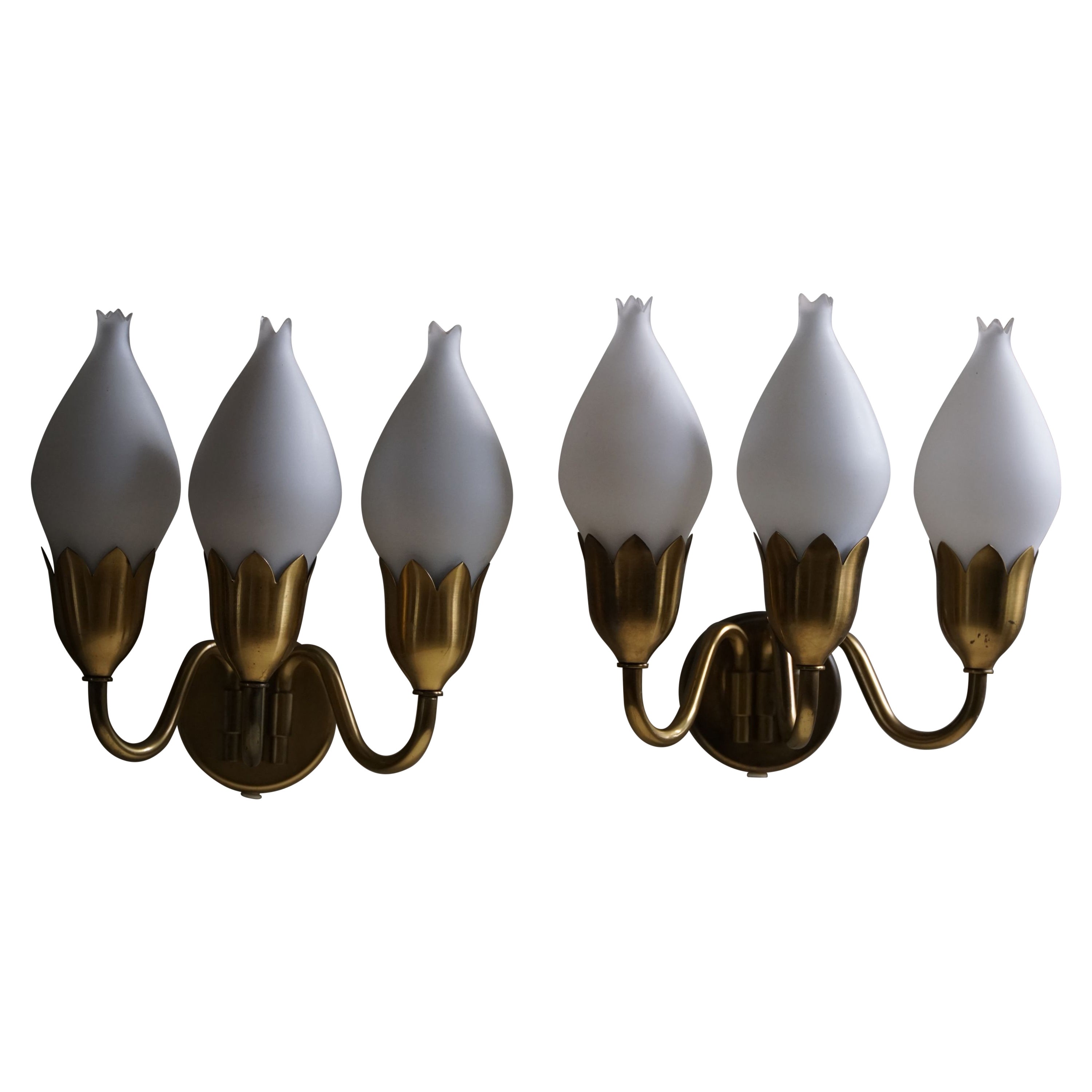 Fog & Mørup, Ein Paar 3-armige "Tulip" Wandlampen, Dänische Moderne, 1950er Jahre