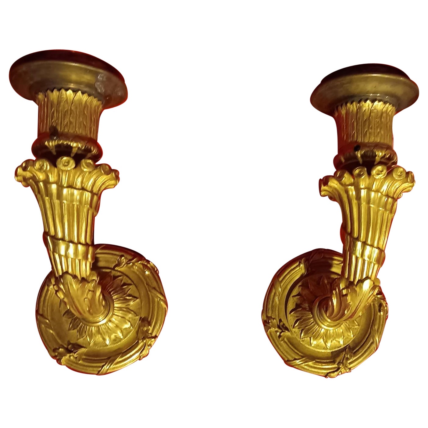 Paar Signiert Antike E. F. A Caldwell Empire-Wandleuchter, vergoldete Bronze, hochdetailliert im Angebot