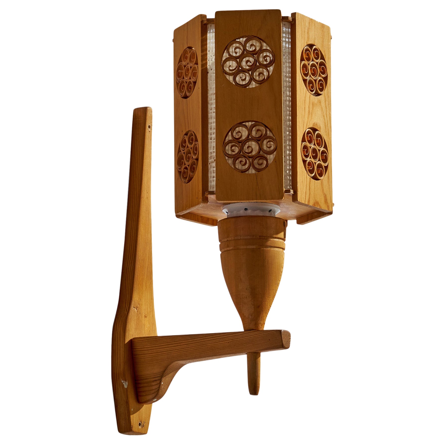 Schwedische Designerin, Wandleuchte, Kiefernholz, Jute, Schweden, 1970er Jahre im Angebot