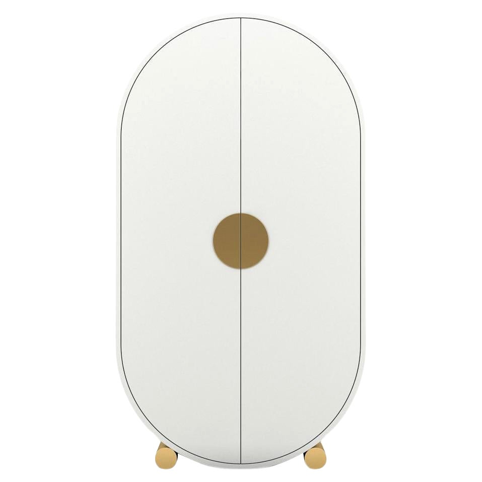 Armoire Crescent - Armoire moderne laquée blanche avec pieds en laiton en vente