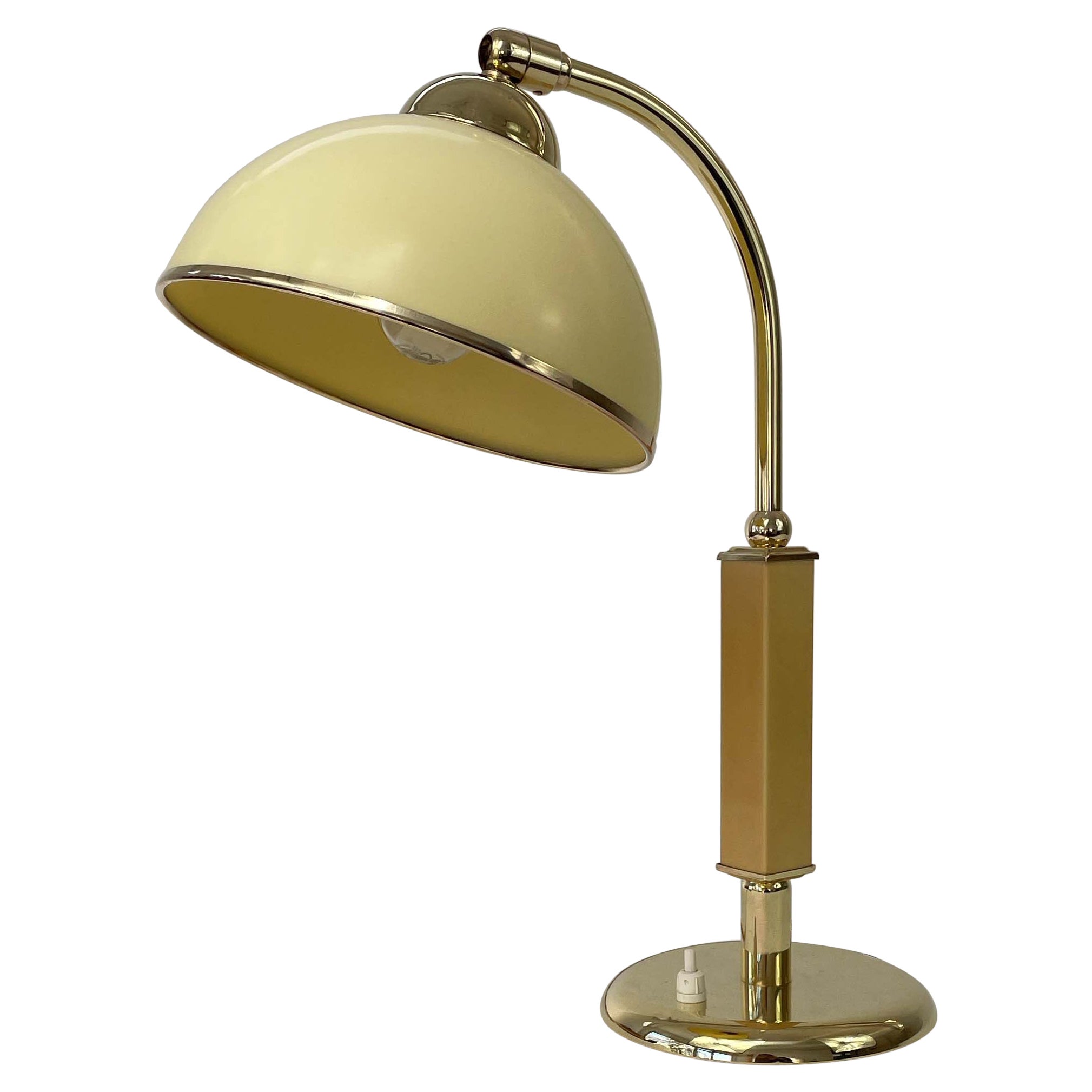 Lampe de bureau Art déco en bakélite et laiton, Allemagne, années 1930 en vente