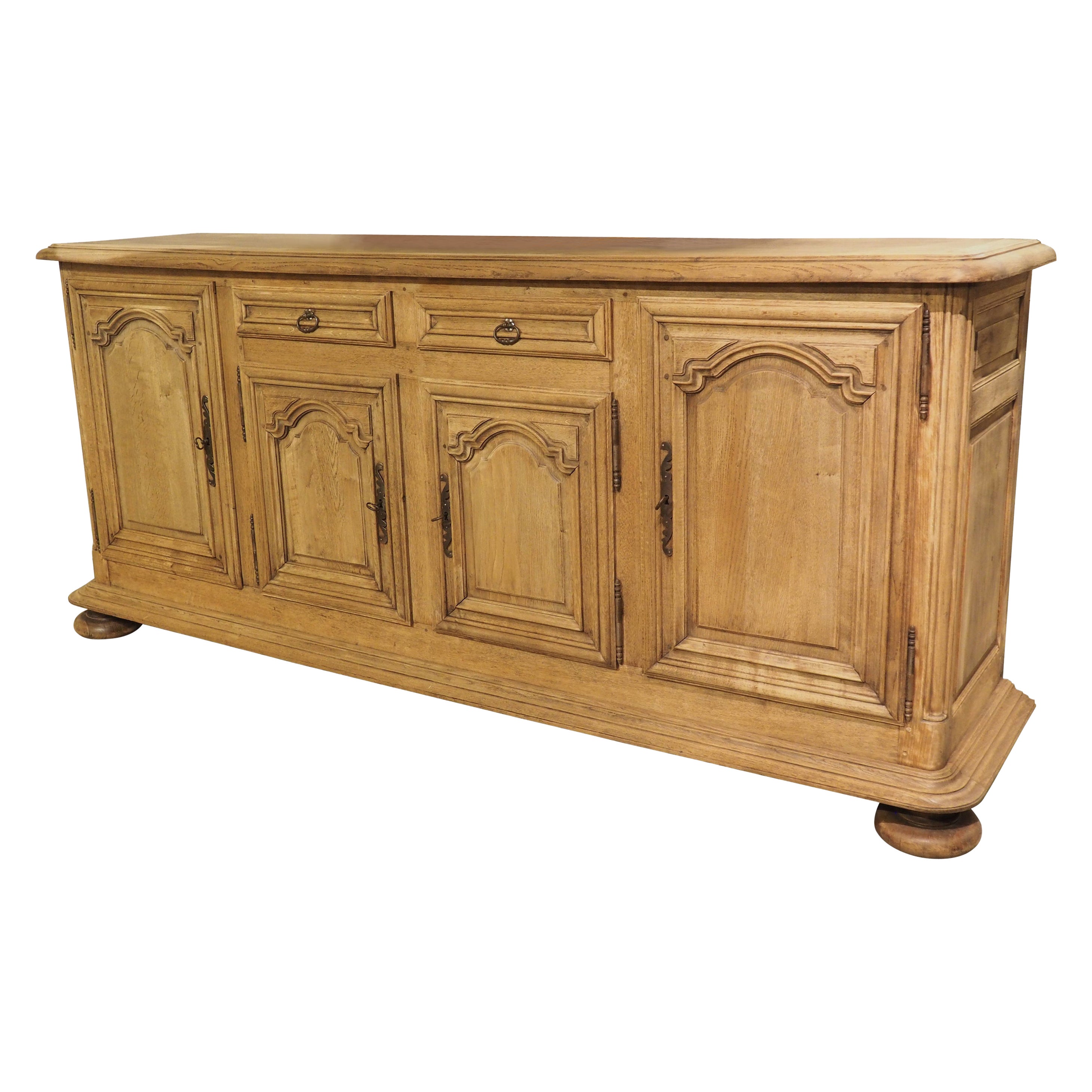 Buffet Enfilade a 4 porte in rovere sbiancato in stile Luigi XIV, CIRCA ANNI 40 in vendita