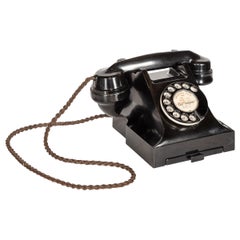 Rotary Bakelit-Telephone aus dem 20. Jahrhundert, um 1930