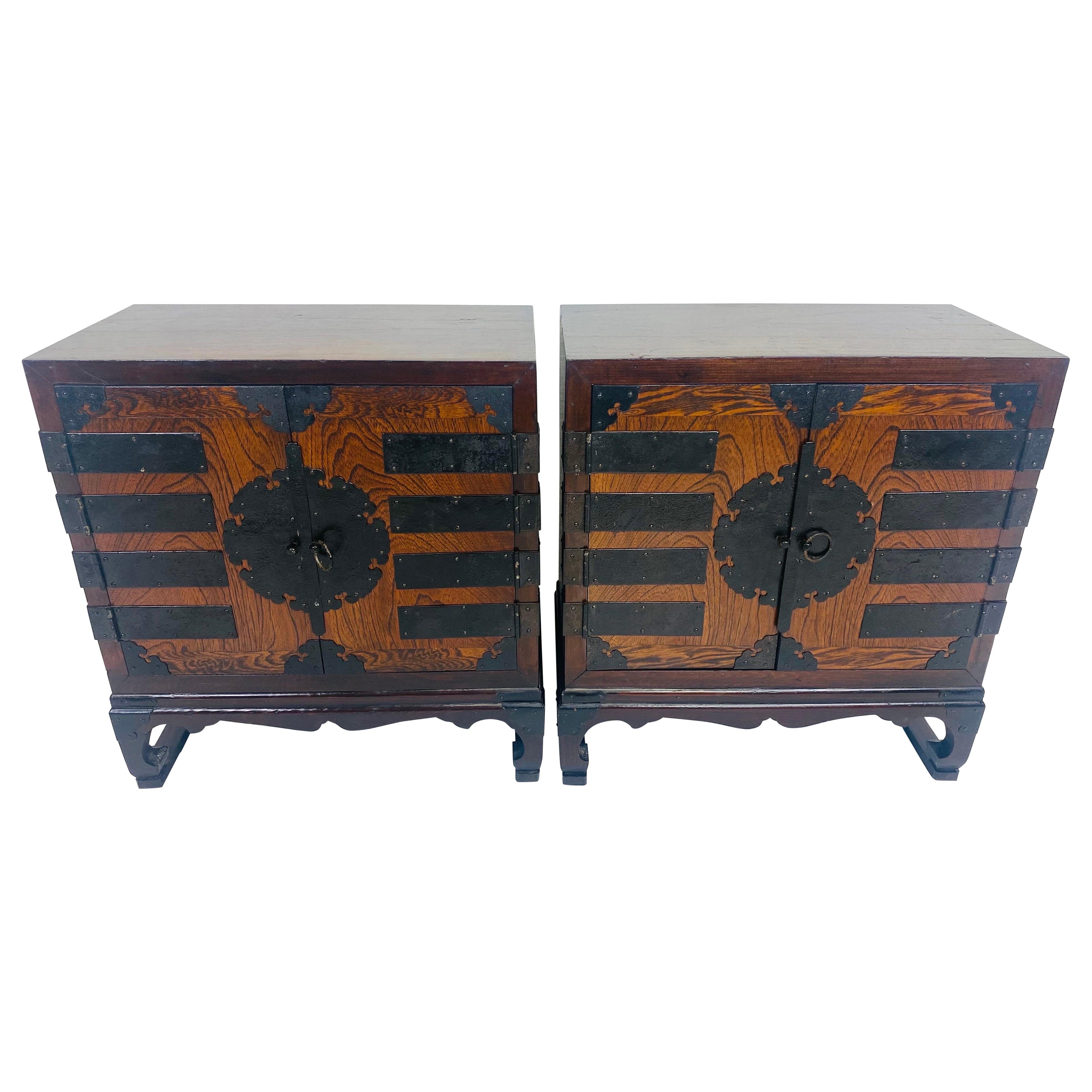 Vintage pair of Japanese style nightstands/side tables For Sale