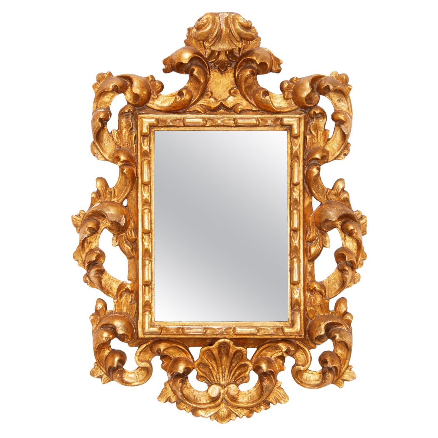 20e s. Miroir de style baroque espagnol en bois doré avec cadre à volutes 