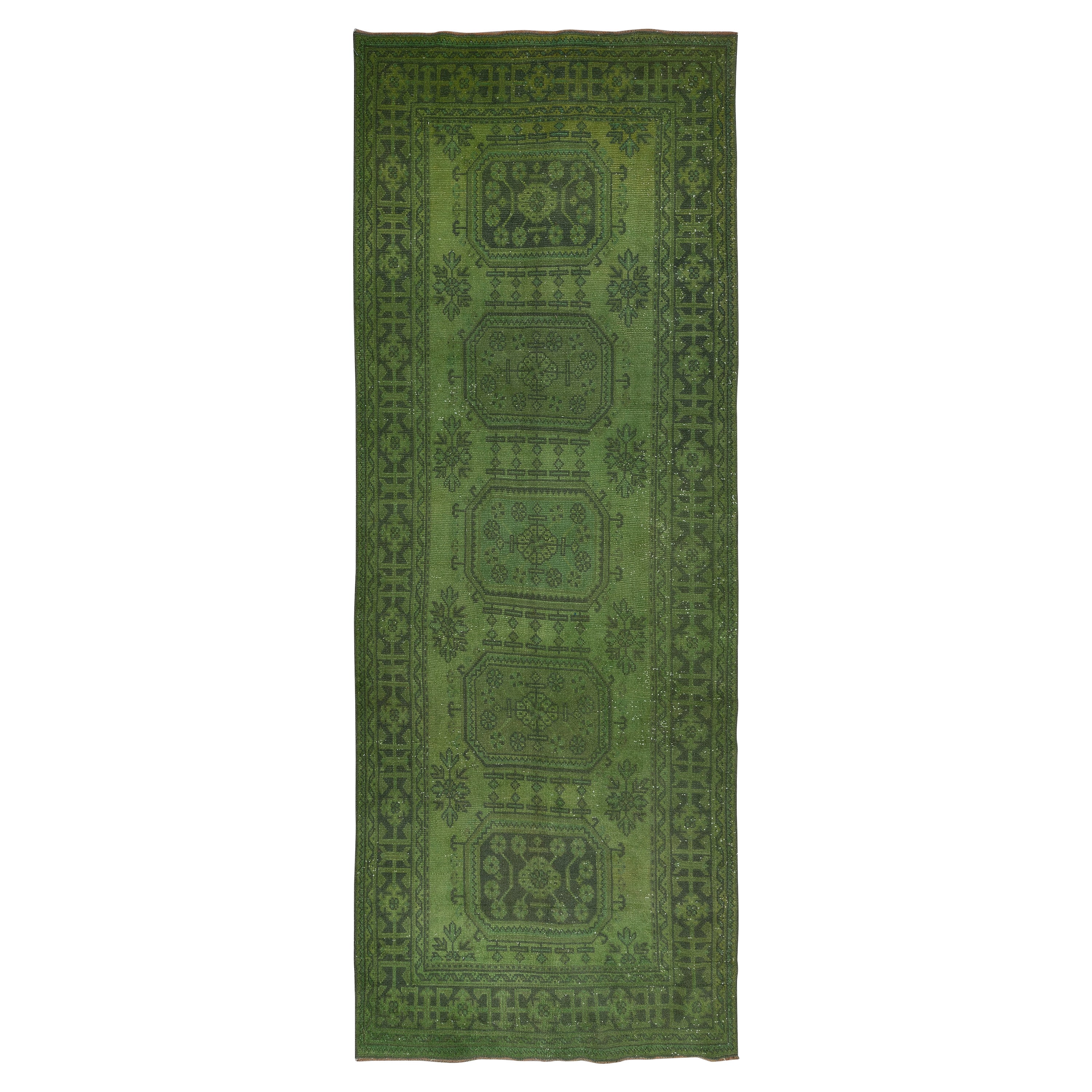 5x12 Ft Modern Handmade Turkish Runner Rug with Green Colors for Hallway (Tapis de course turc fait à la main avec des couleurs vertes pour le hall d'entrée) en vente
