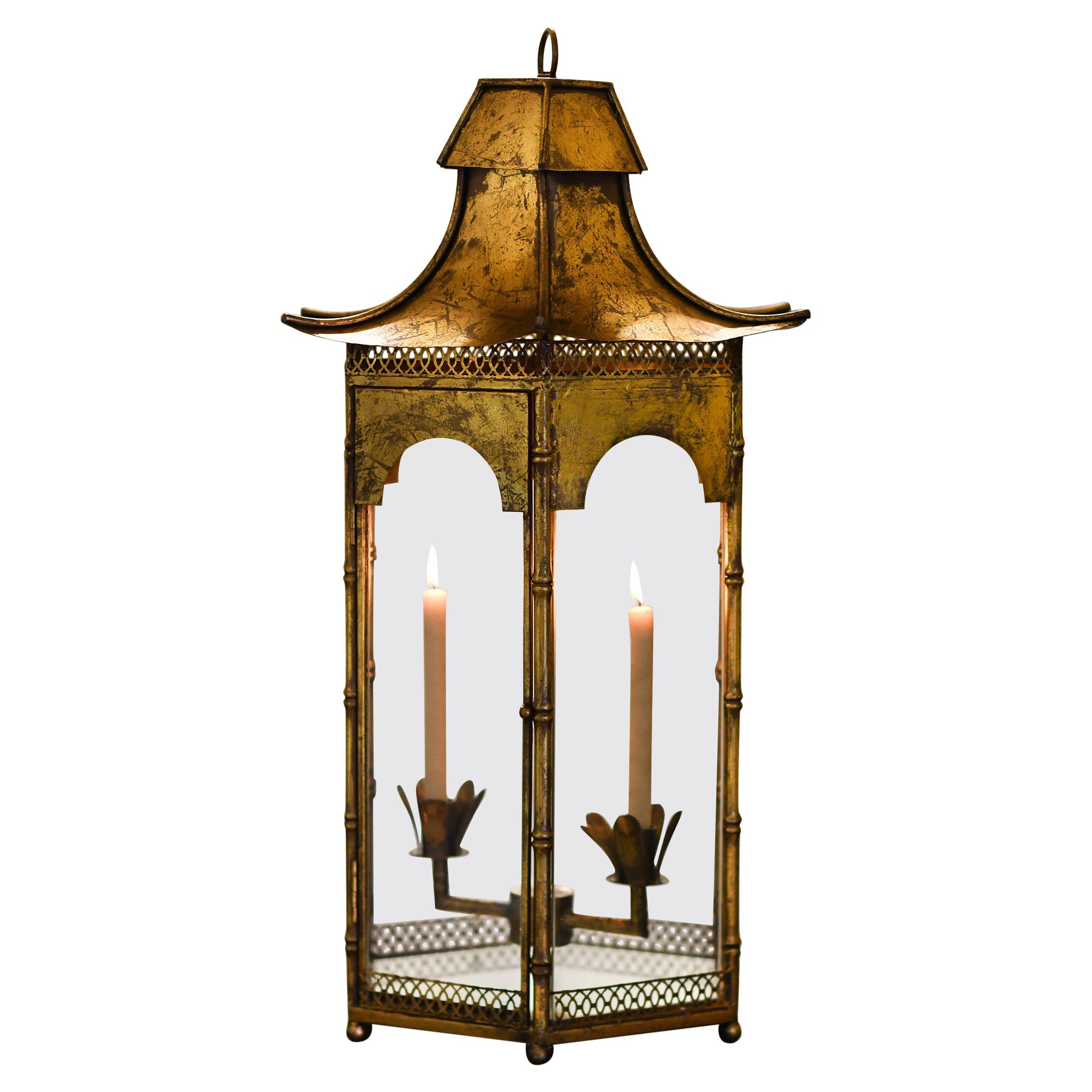 Gran farol francés con forma de pagoda en metal dorado de los años 70