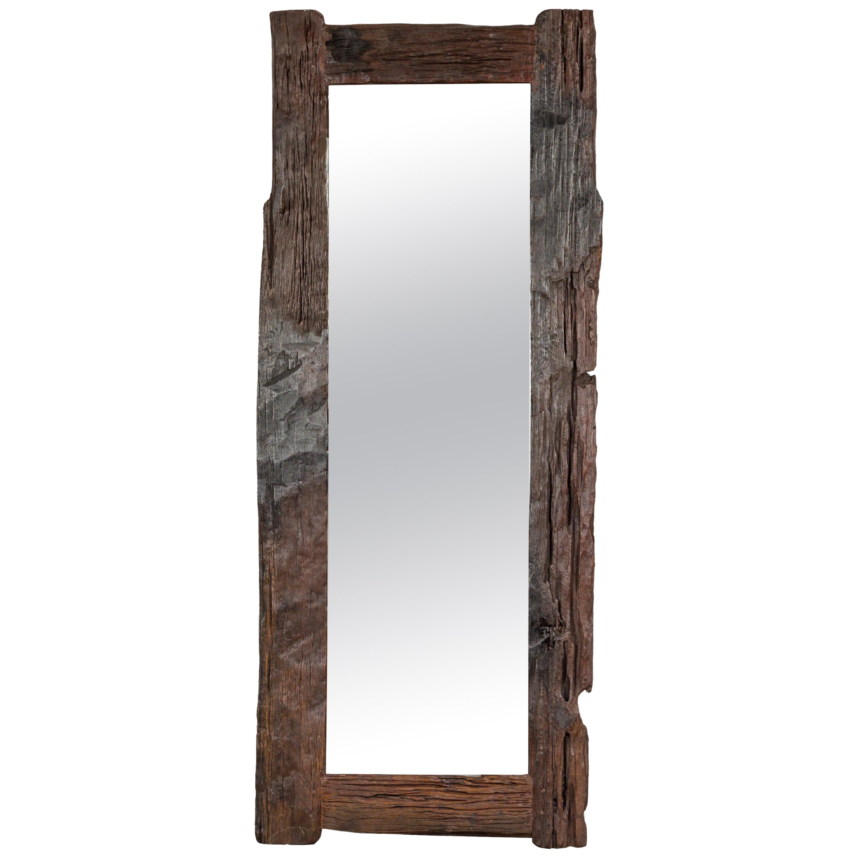 Bois flotté ancien transformé en miroir de grande longueur de style campagnard, caractère rustique