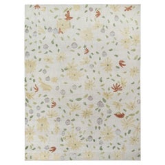 Rug & Kilim's Distressed Contemporary Teppich in Weiß mit beigefarbenen Blumenmustern