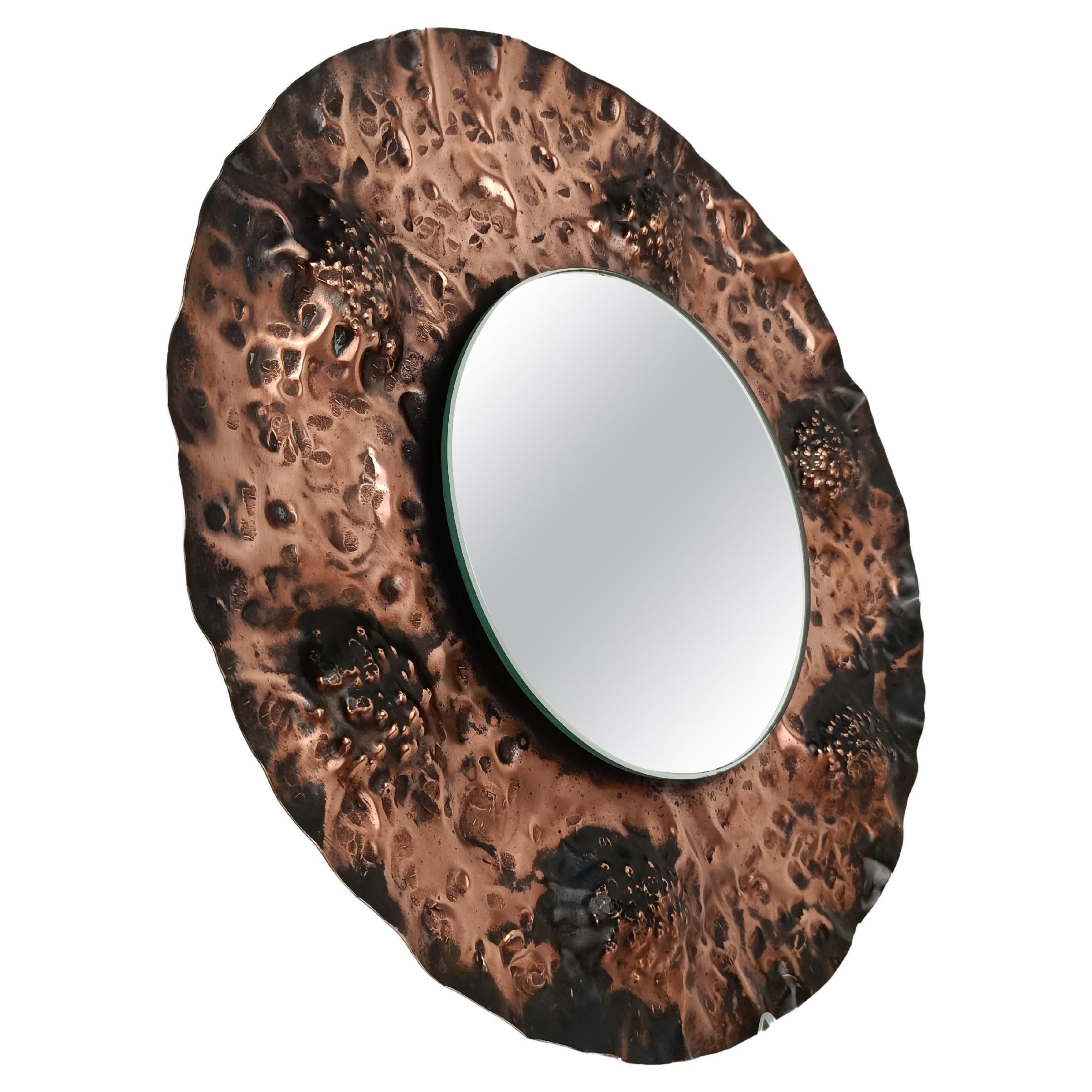 Brutalist Mirror in hammered copper in the style of A. Bragalini, Italy 1960s  For Sale