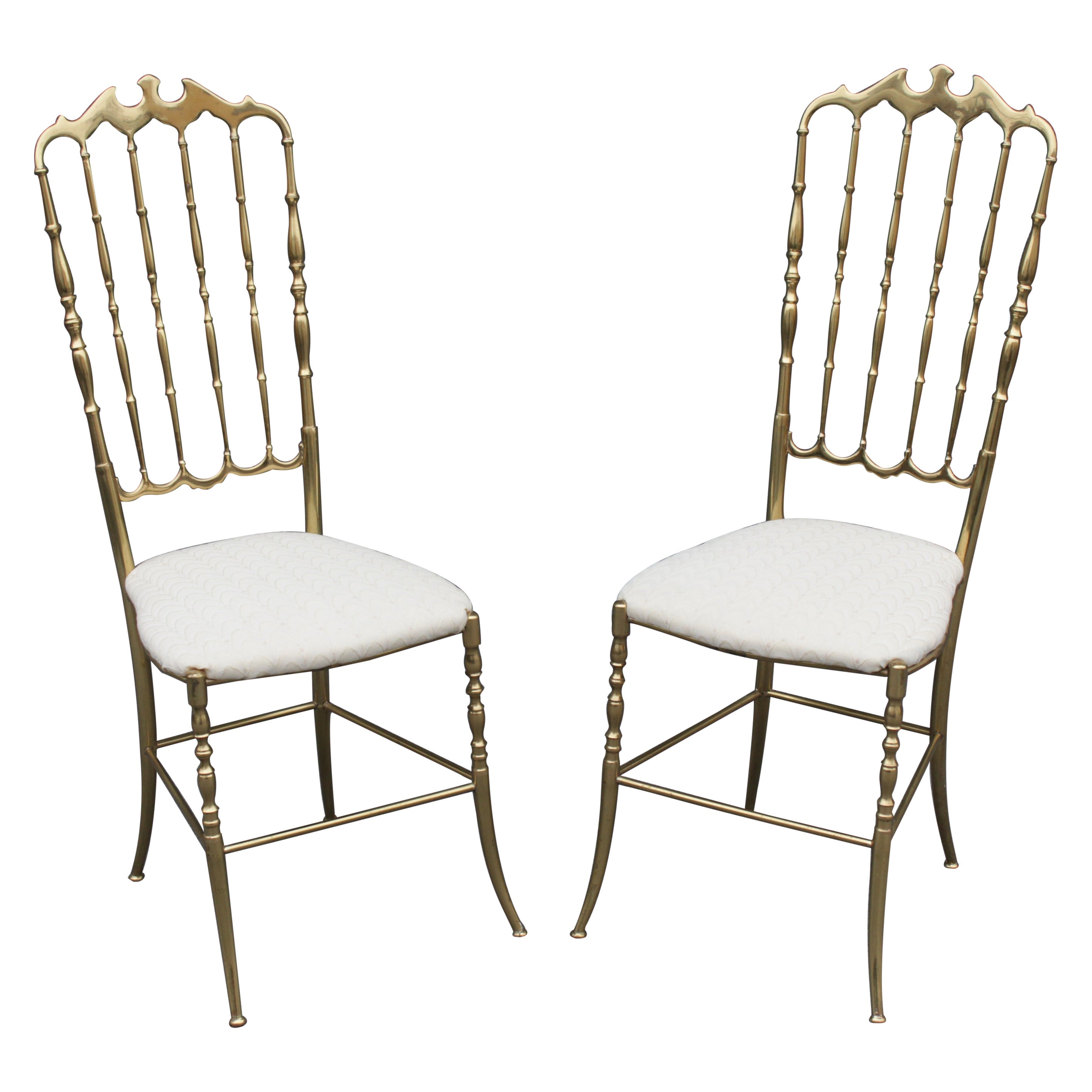 Paire de chaises de salle à manger ou d'appoint tapissées en laiton massif et blanc par Chiavari Italie