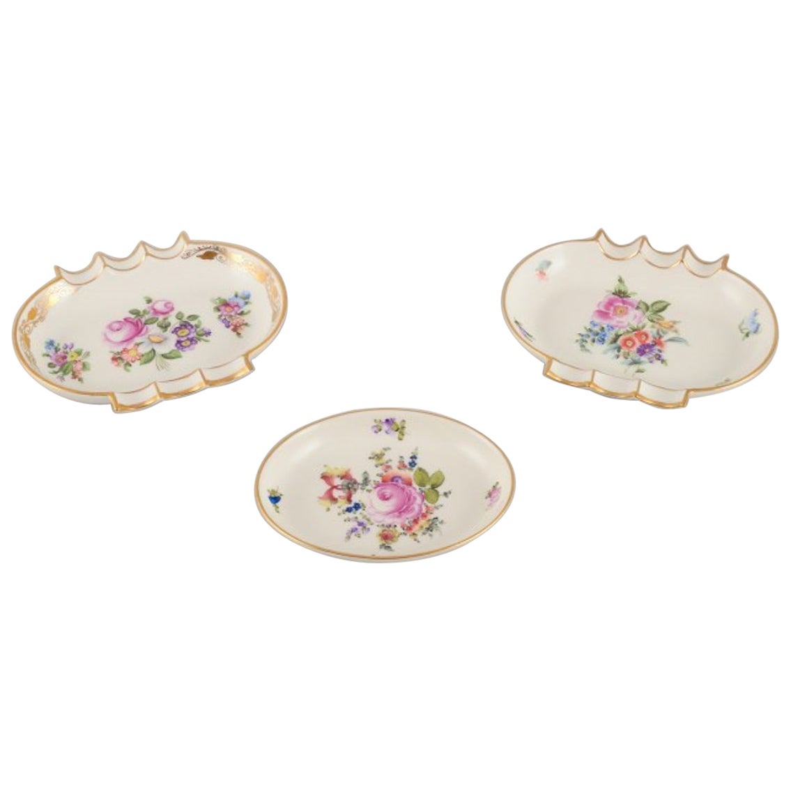Herend, Hungary. Three small oval bowls hand-painted with flower motifs.