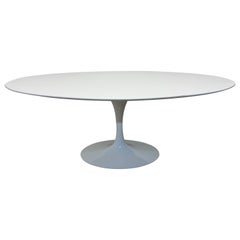 Table de salle à manger ou table centrale ovale en stratifié blanc Eero Saarinen 78 pour Knoll