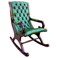 Chaise à bascule vintage anglaise Chesterfield en cuir et chêne vert du milieu du siècle dernier