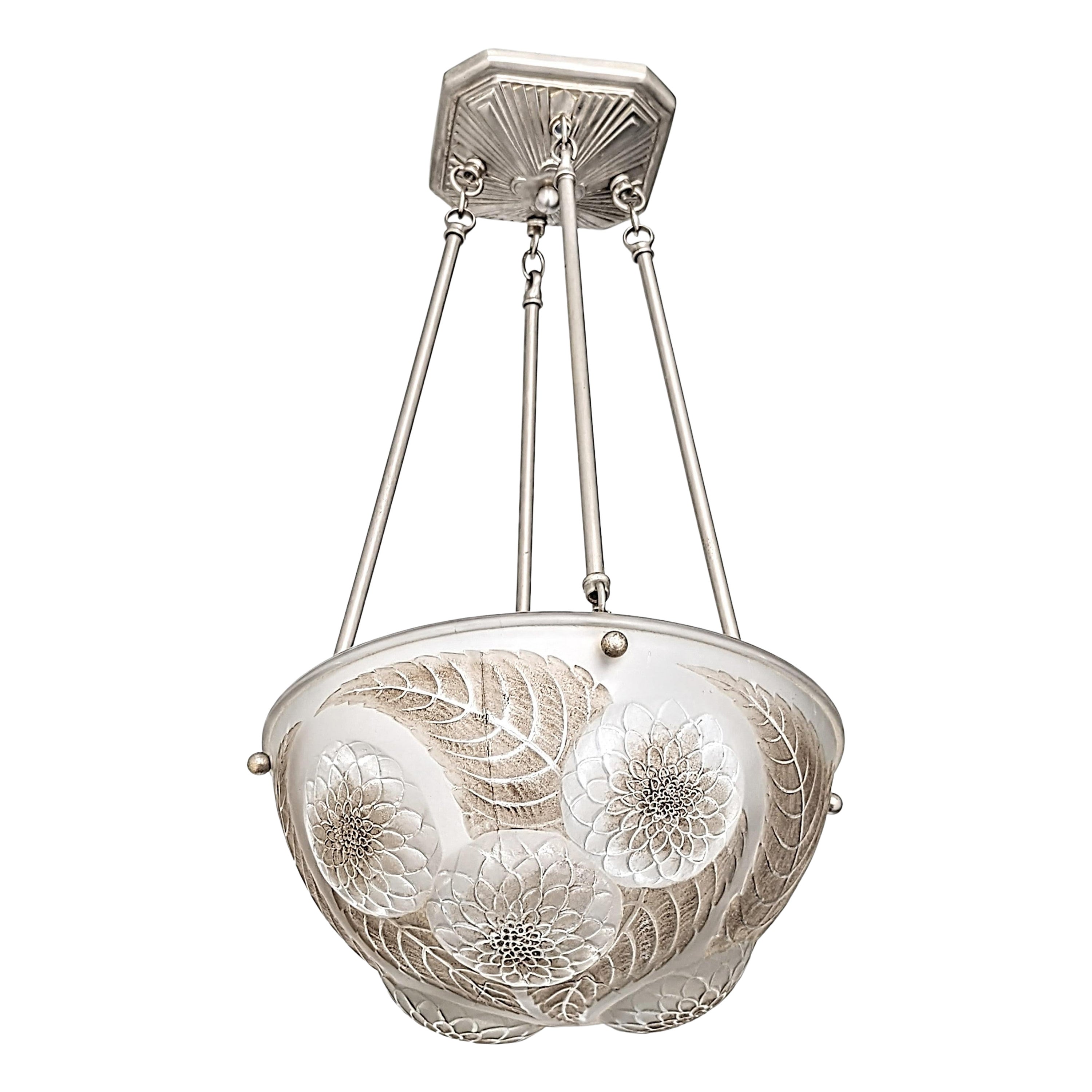 Paire de lustres suspendus Art Déco par René Lalique Modèle Dahlias