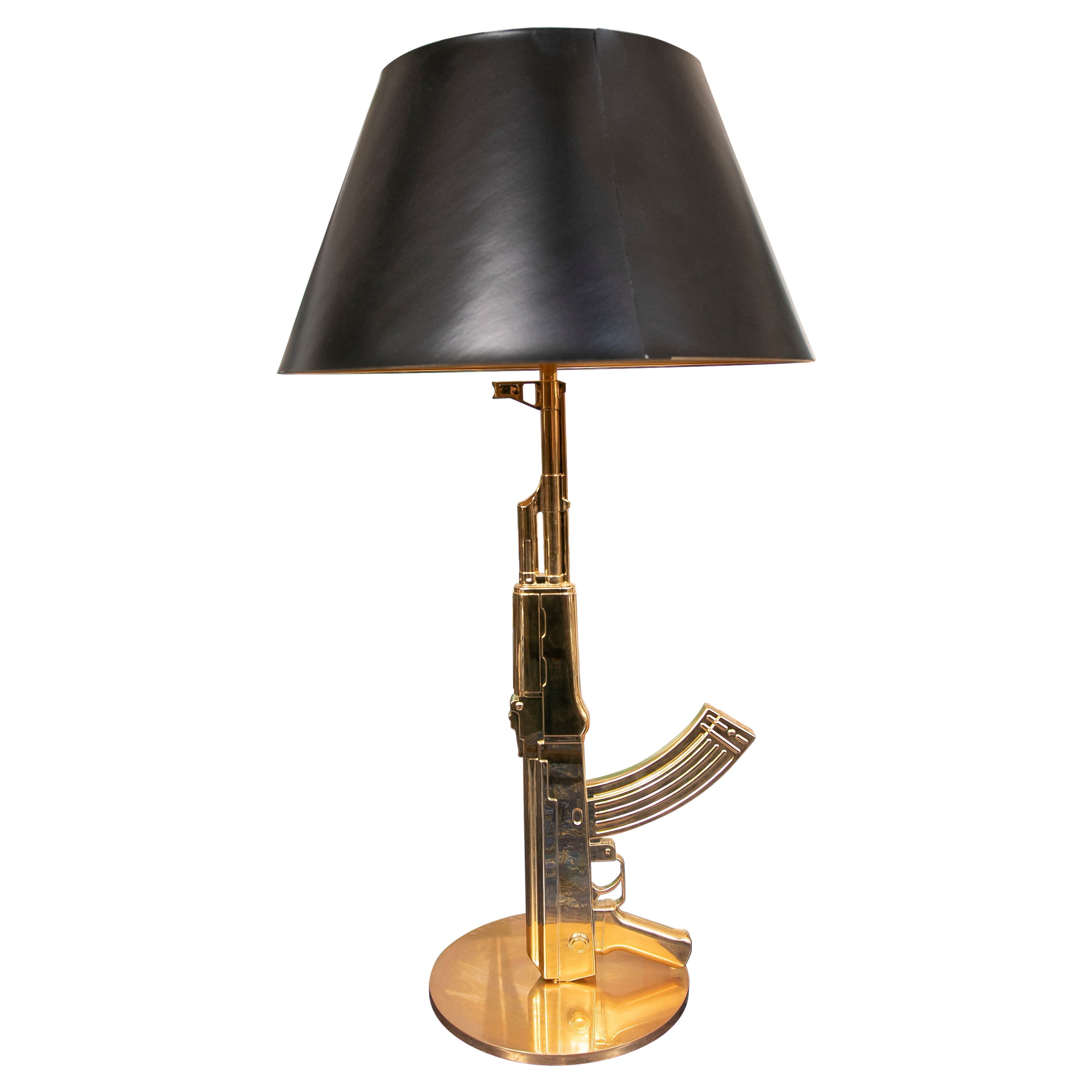 FLOS Guns Collection AK47 Tischleuchte in Gold von Philippe Starck im Angebot