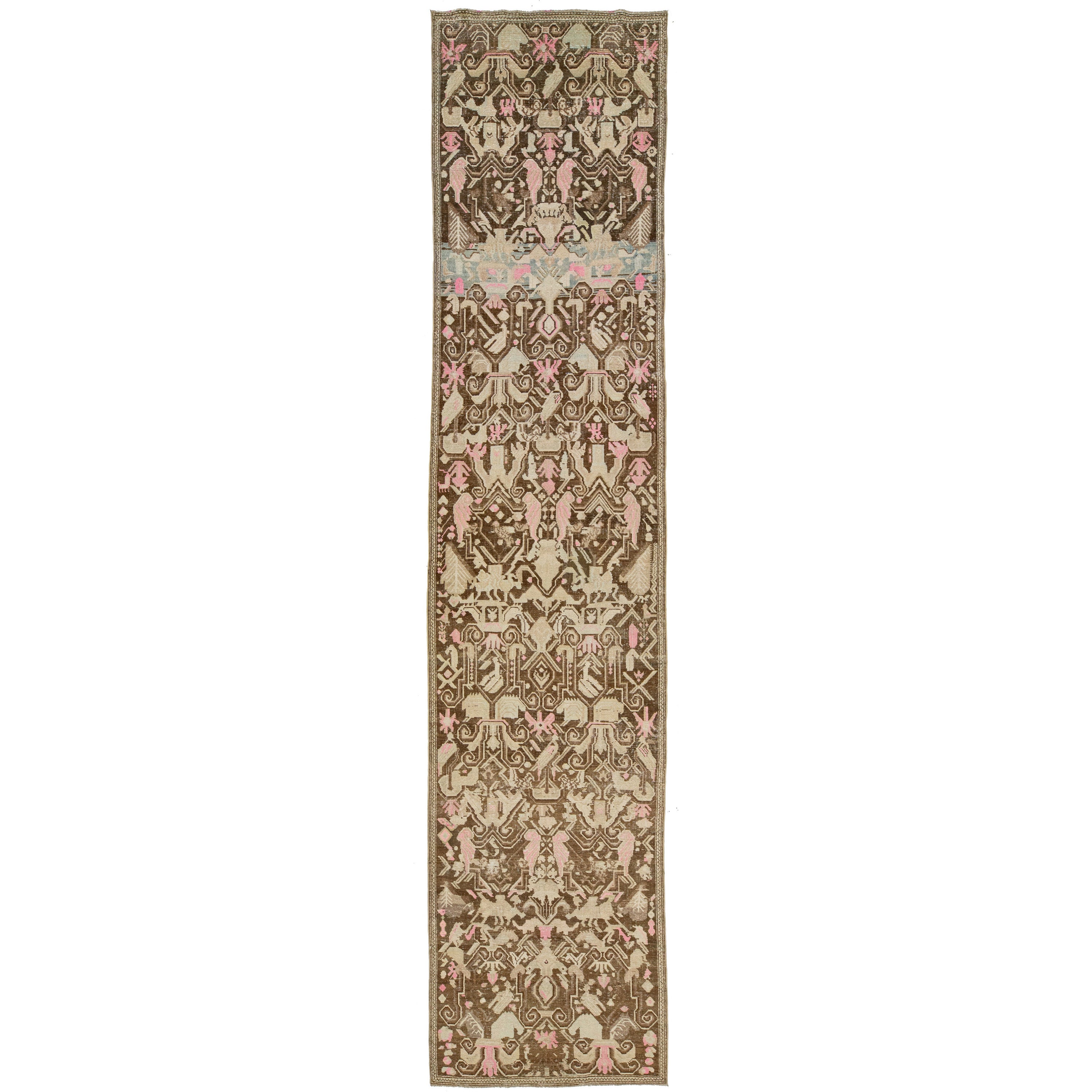 Allover 1920er Antiquitäten  Karabagh Handmade Wolle Läufer In Brown und Rosa im Angebot