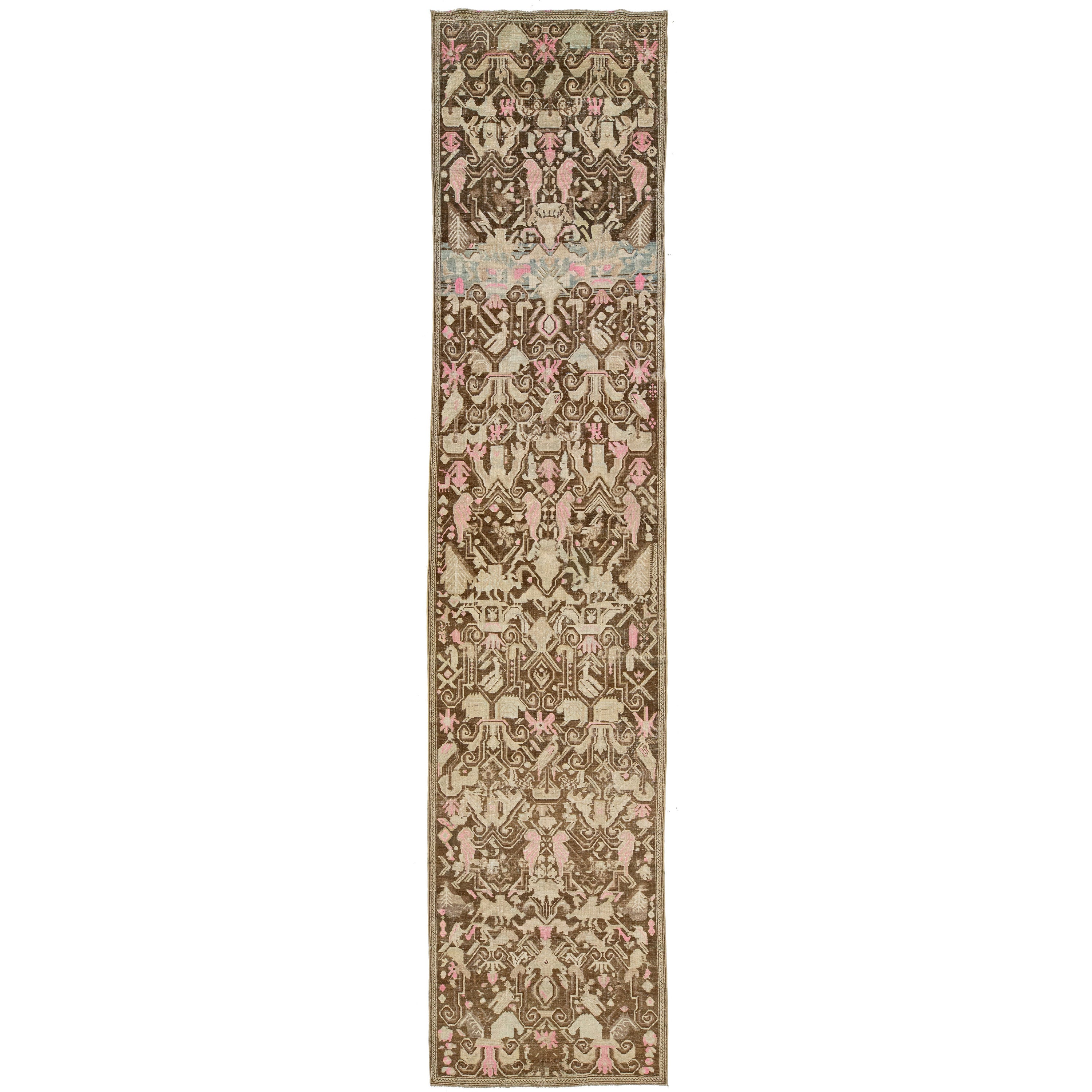 Allover 1920s Antique  Tapis de course en laine fait main Karabagh, marron et rose  en vente