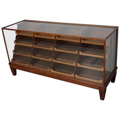Antiguo mueble de mostrador inglés de roble y cristal, hacia 1920-1930