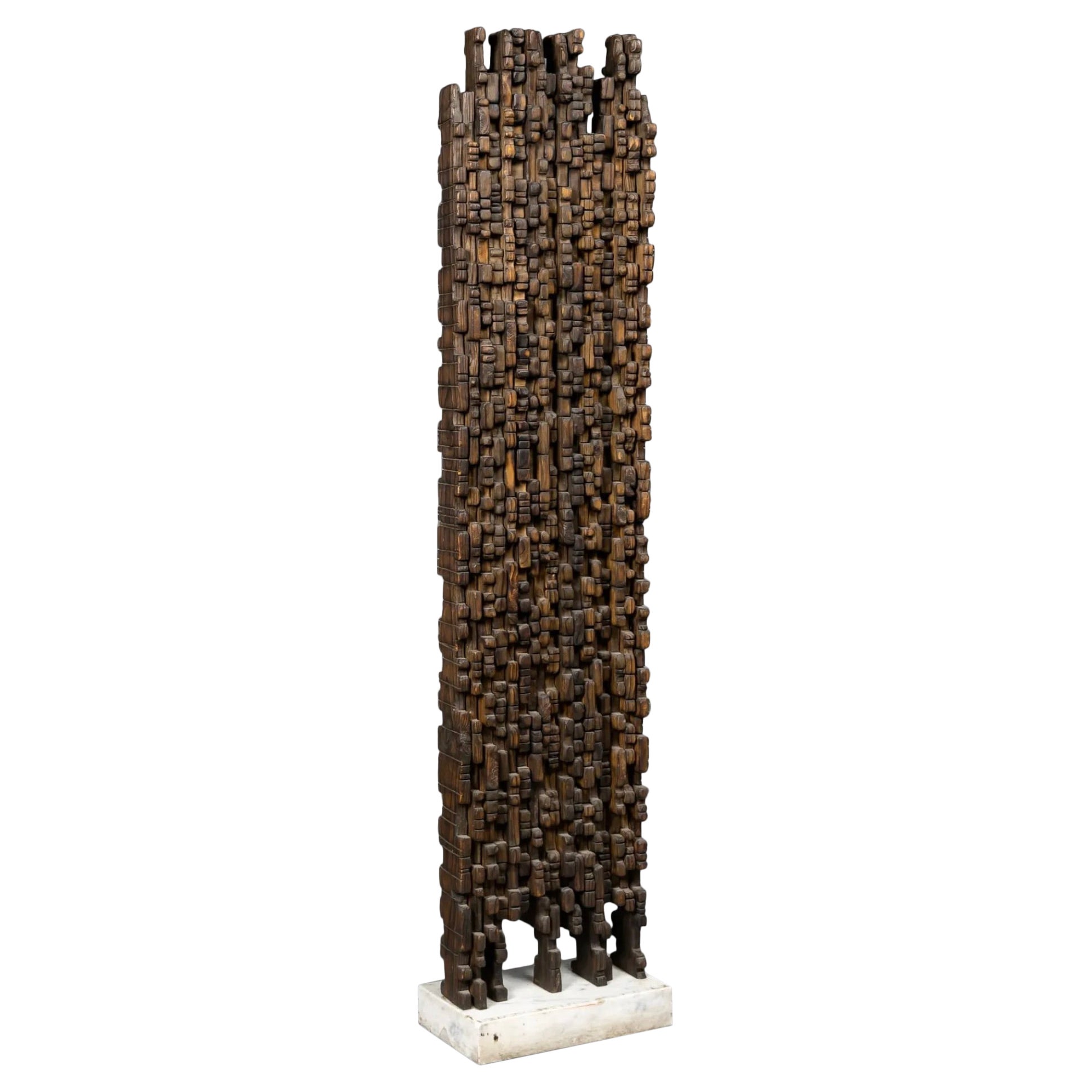 Ronald Mylchreest Escultura totémica de madera tallada