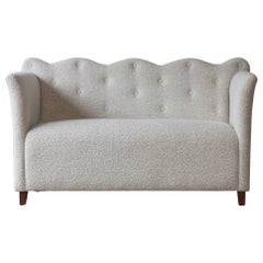 Sofa mit wellenförmiger Rückenlehne, gepolstert mit Lelievre-Woll Boucle
