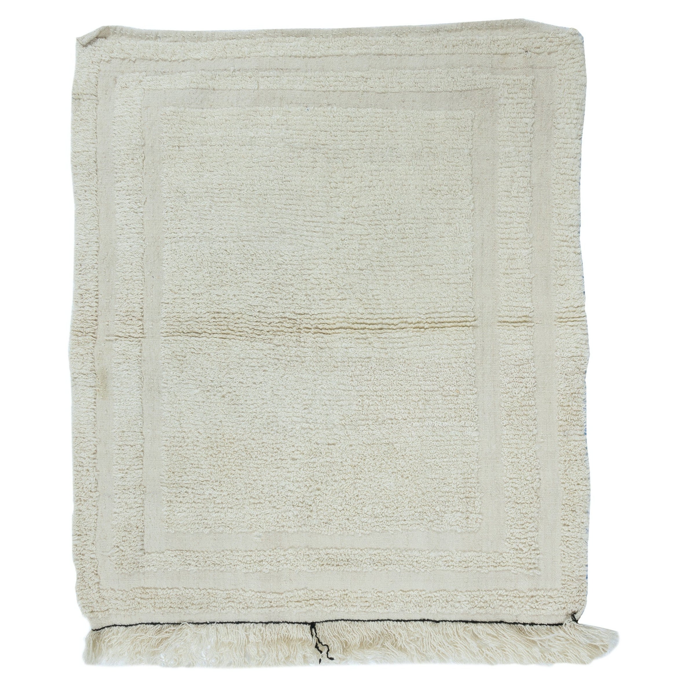 3x3.7 Ft Minimalistischer handgefertigter Anatolischer kleiner Tulu-Teppich aus beigefarbener Wolle, Vintage im Angebot