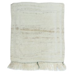 Minimalistischer türkischer kleiner Tulu-Teppich aus natürlicher beigefarbener Wolle, 3,5x3.7 Ft, Vintage
