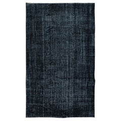 Handgefertigter moderner türkischer Teppich aus Wolle in Schwarz & Bluish Black 5.3x8.7 Ft