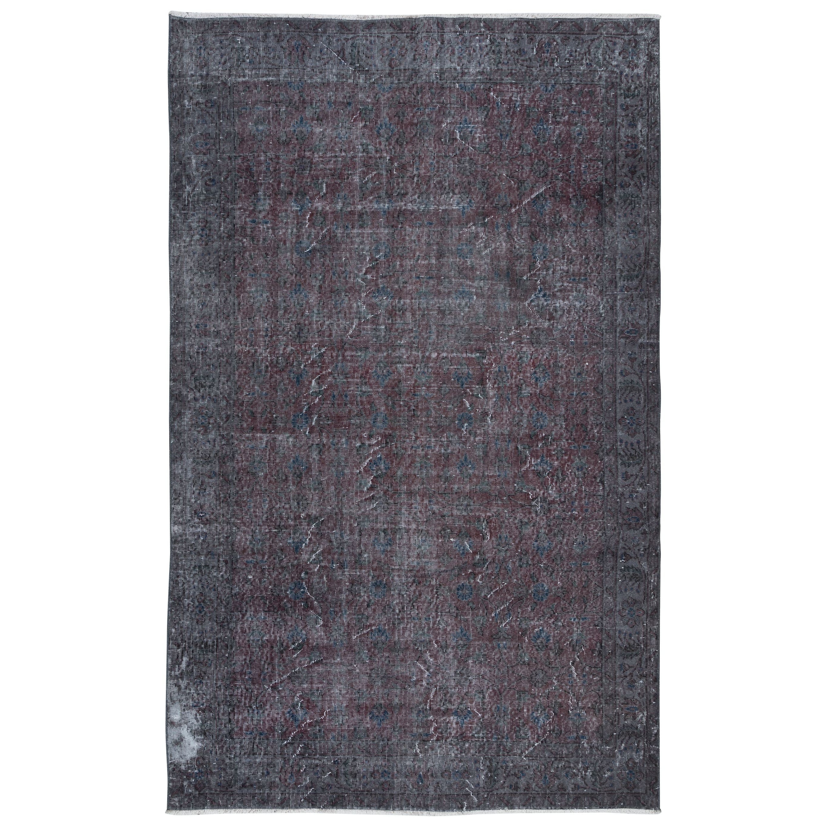 6x9.3 Ft Distressed Handmade Rug in Gray & Faded Red, Idéal pour les intérieurs modernes en vente