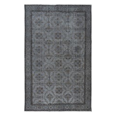 Handgefertigter türkischer 6,4x9,8 Ft handgefertigter Teppich mit botanischem Design und grauem Hintergrund