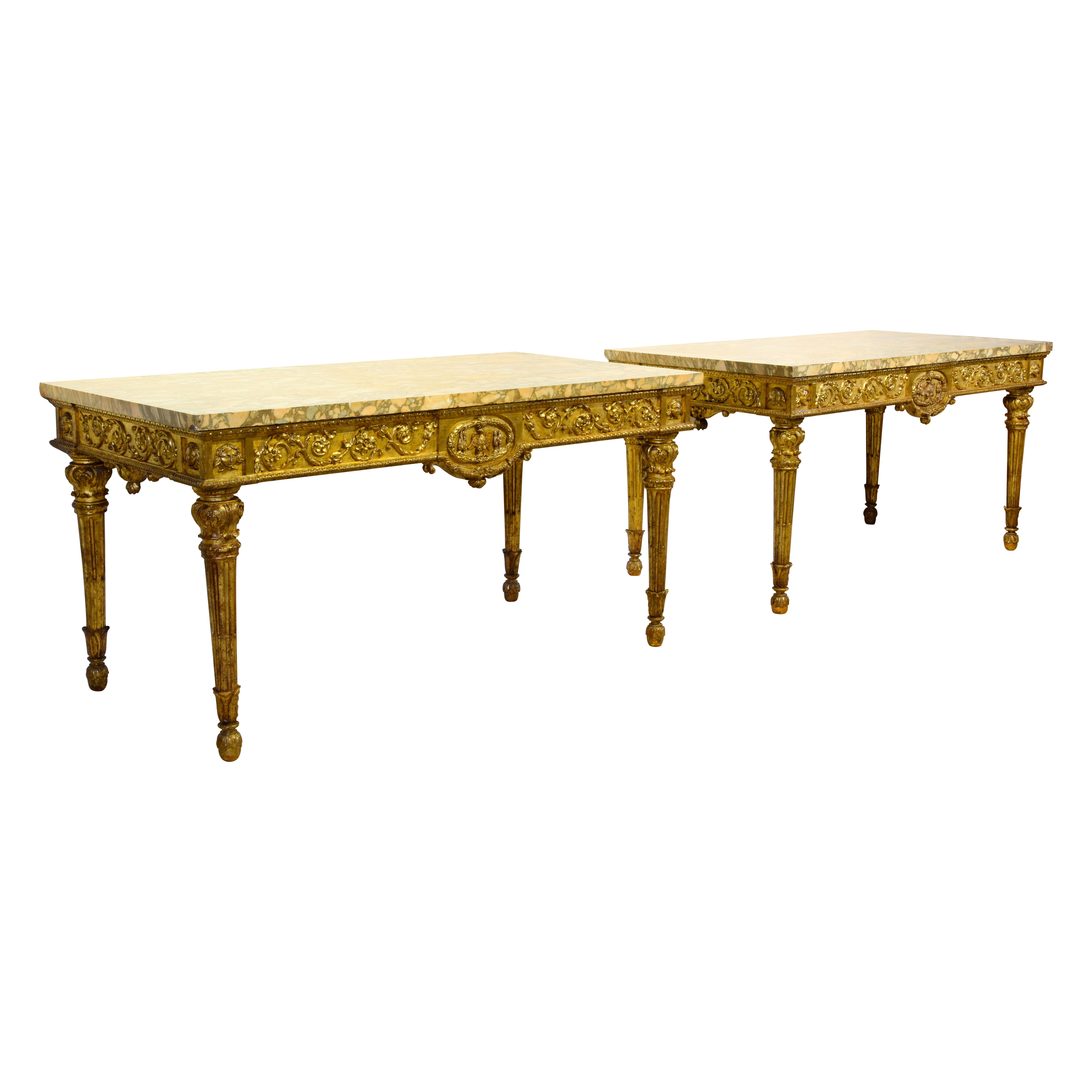 18. Jahrhundert, Monumentales Paar italienischer neoklassizistischer Konsolen aus Giltwood