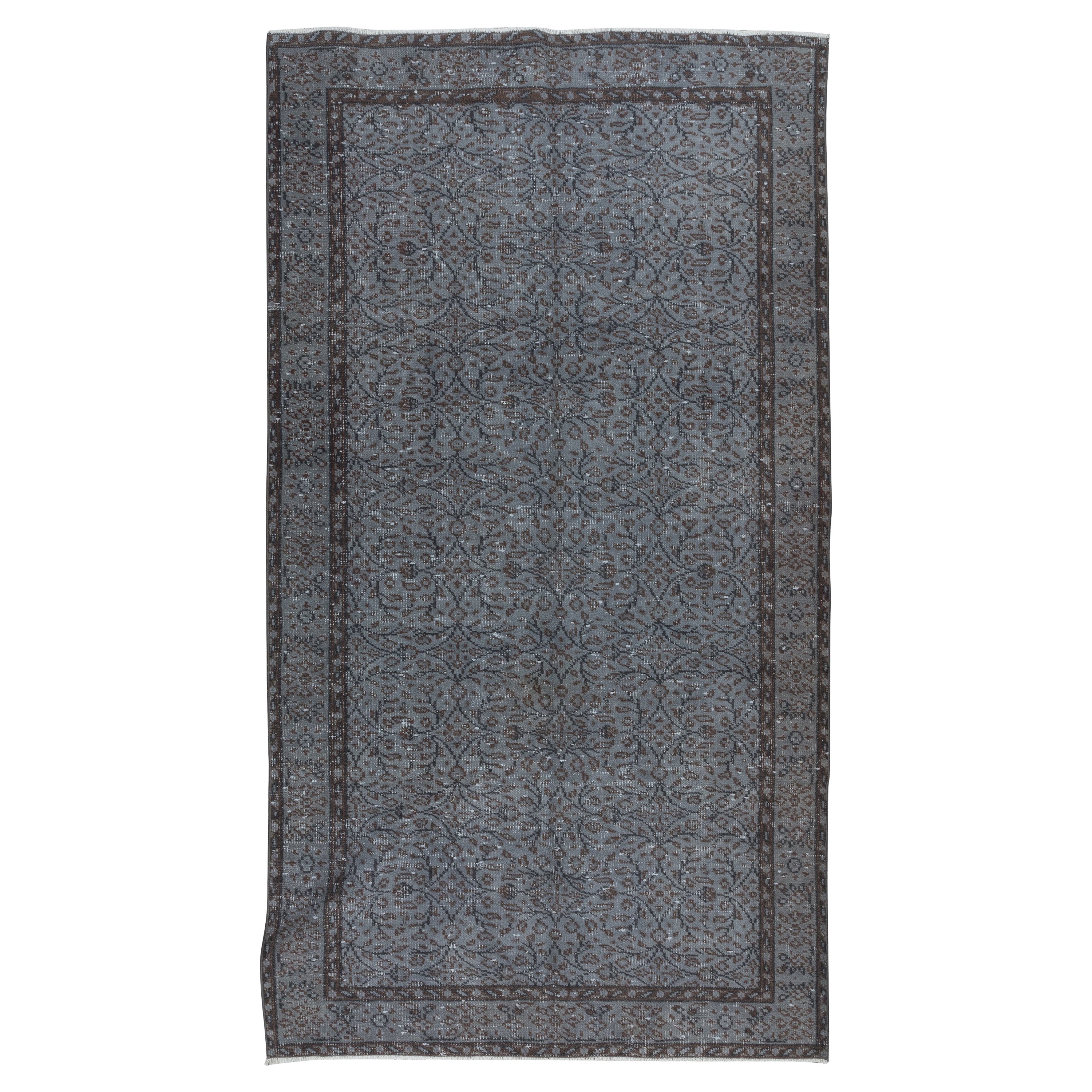 Alfombra turca hecha a mano de 5x9 pies con fondo gris y dibujo negro marrón en venta
