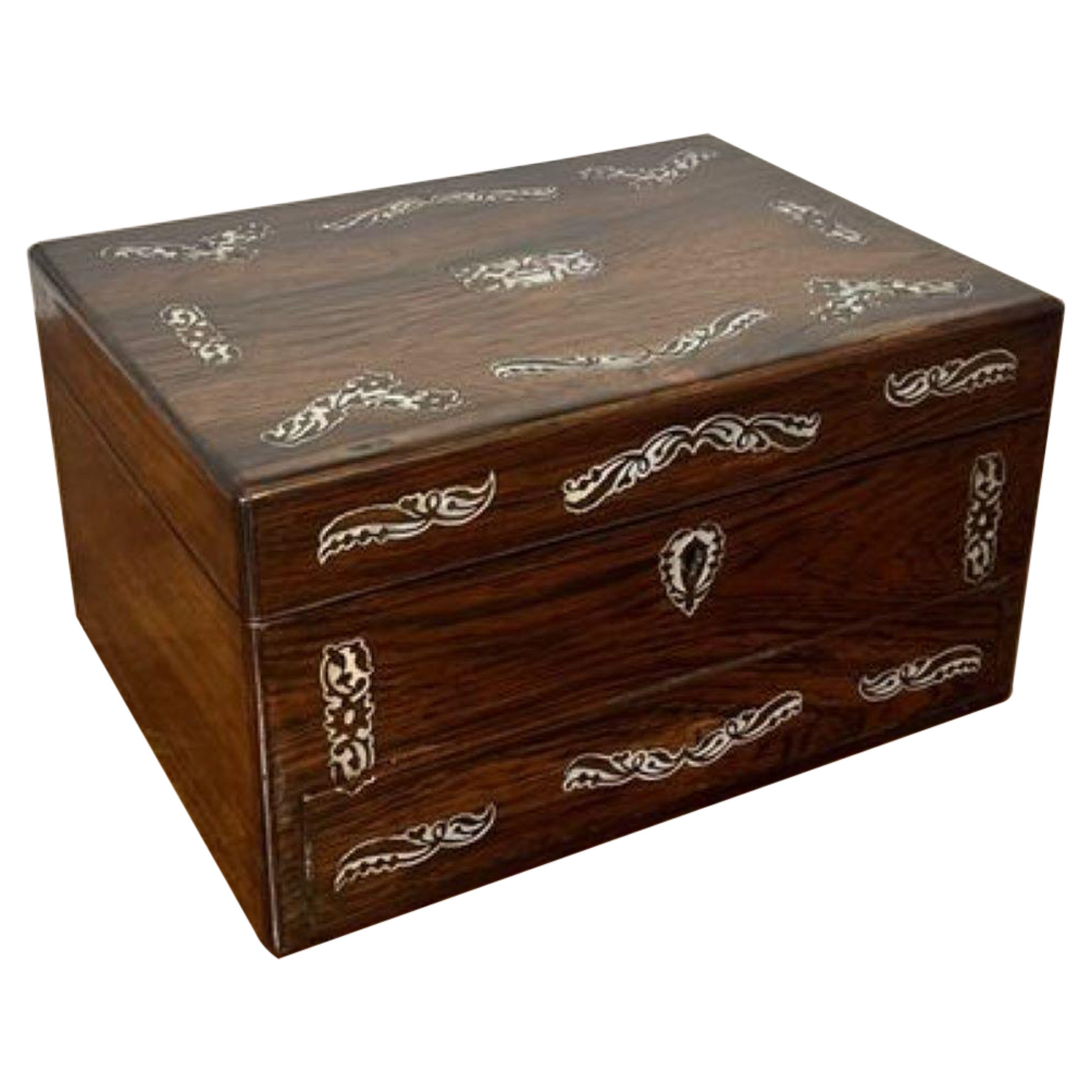 Antike viktorianische Schachtel aus Rosenholz und Perlmutt mit Intarsien in fantastischer Qualität im Angebot