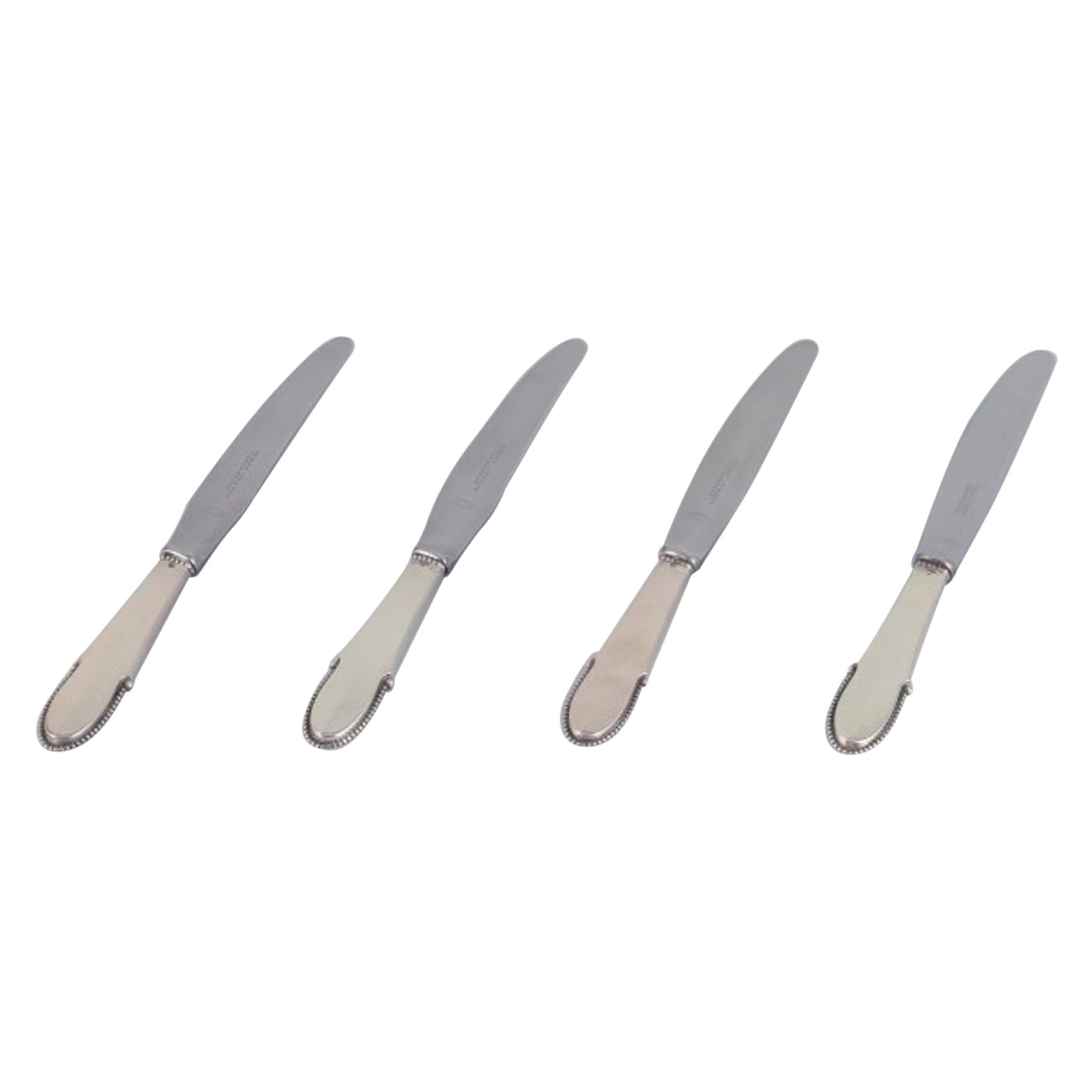 Georg Jensen, set of four Beaded dinner knives with short handles in silver For Sale