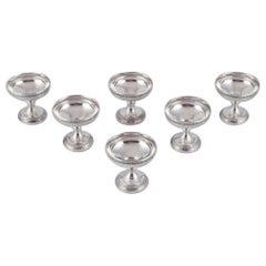 Set of six American sterling silver goblets. Classic design adorned with flowers