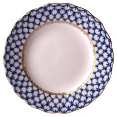 Assiette russe Lomonosov en porcelaine bleu or et blanc