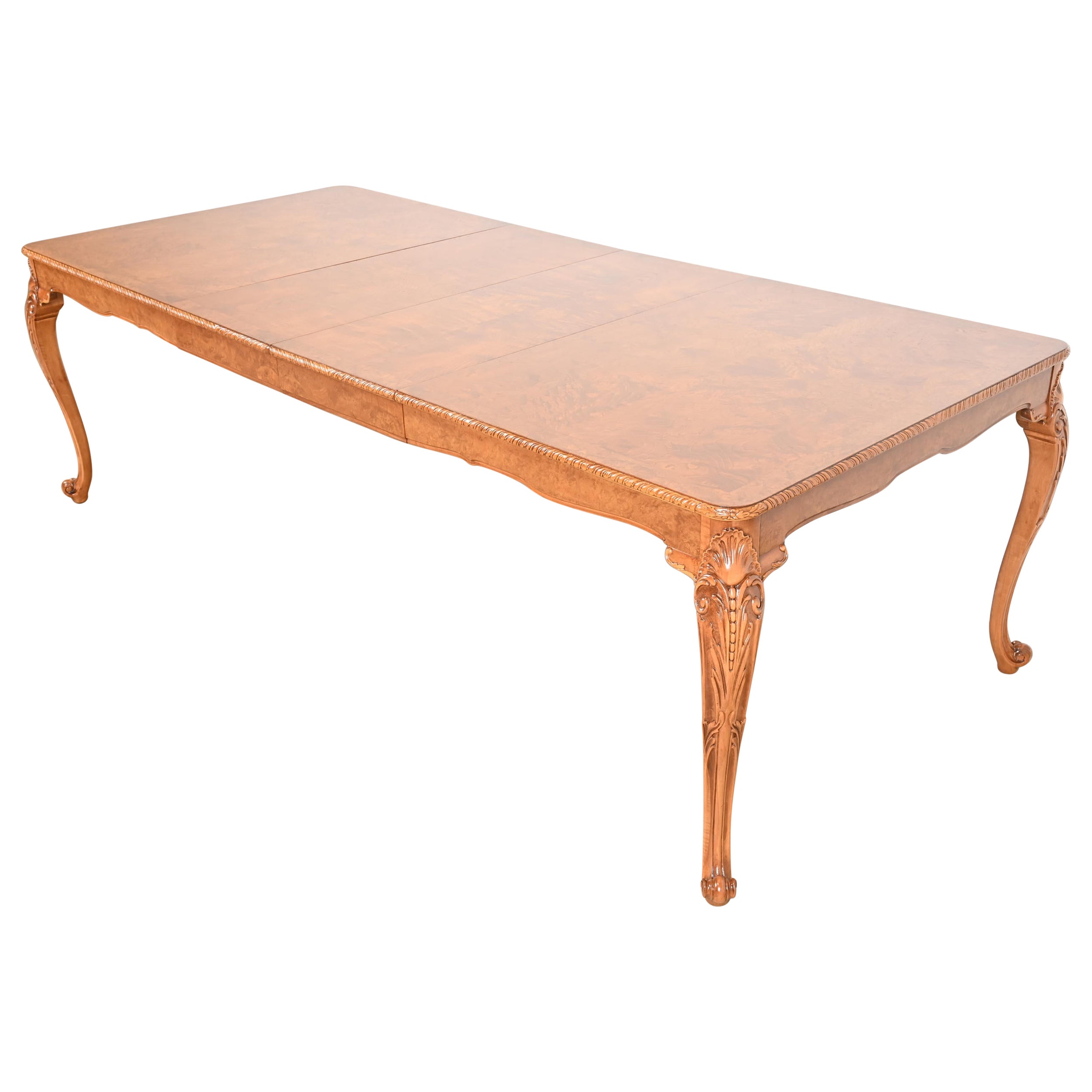 Romweber table de salle à manger provinciale française Louis XV en ronce de bois, nouvellement restaurée en vente