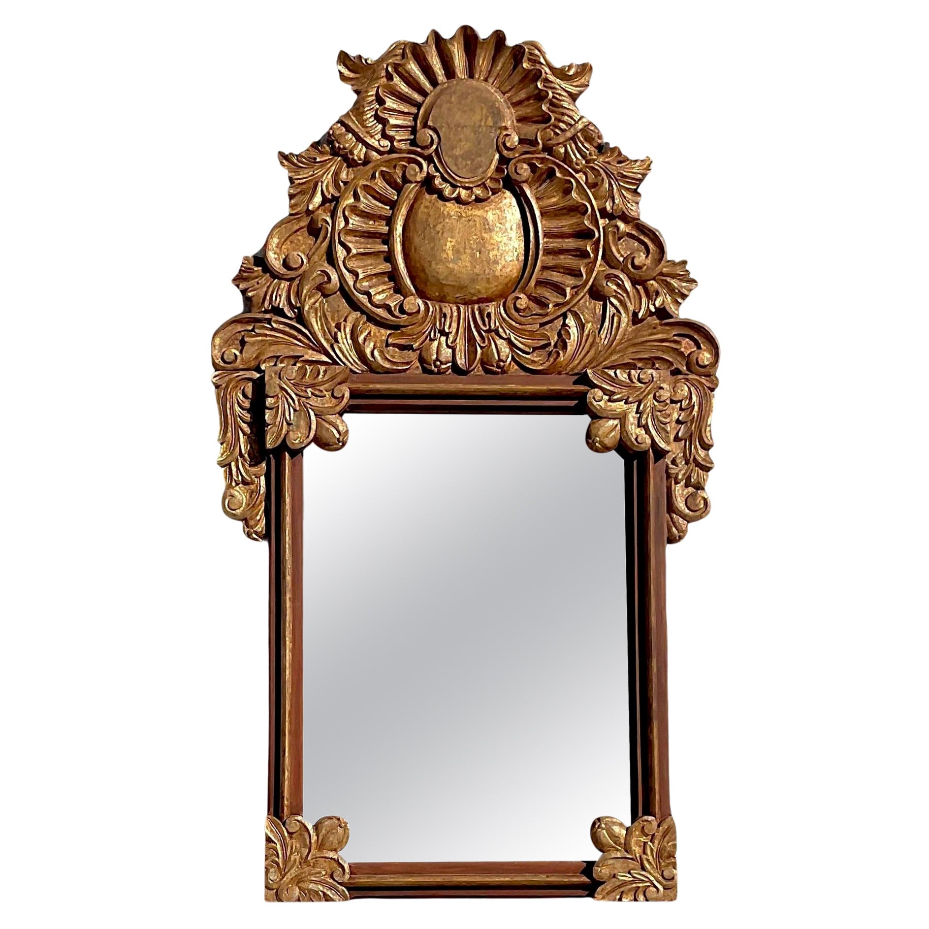 Miroir monumental bohème sculpté et doré vintage en vente