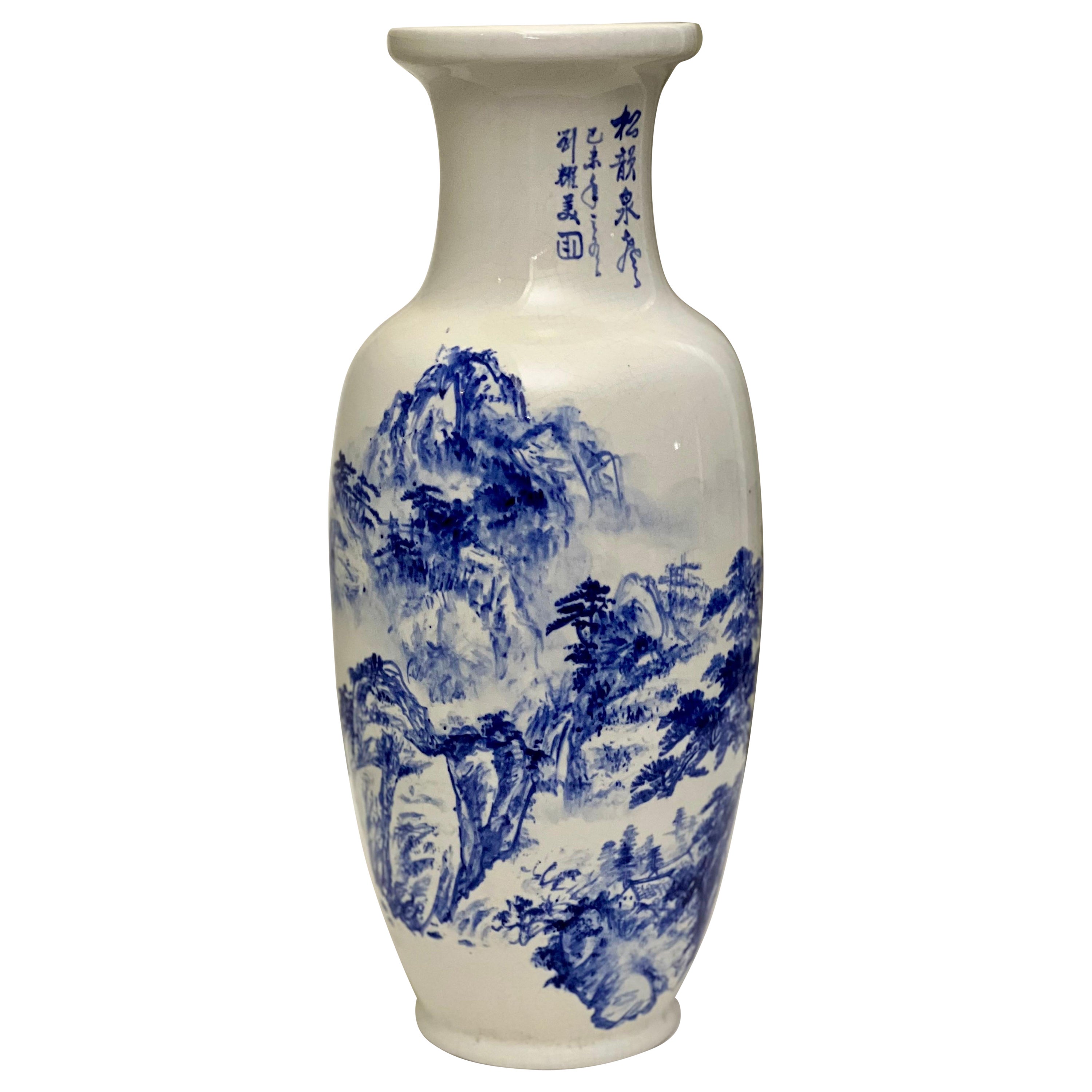 Chinesische Vase in Balusterform aus blauem und weißem Porzellan im Angebot